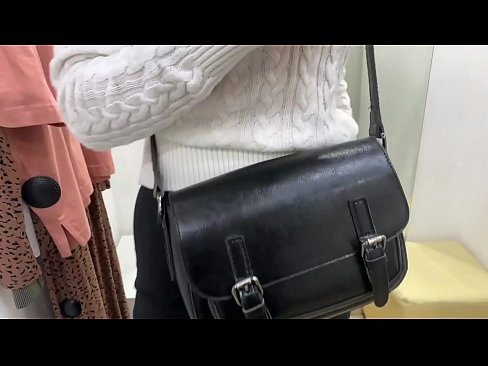 ❤️ אוננות פומבית של הכלבה הצעירה פרלברי עם דילדו בחדר המתאים סלאוטים ב-iw.seecamsus.top